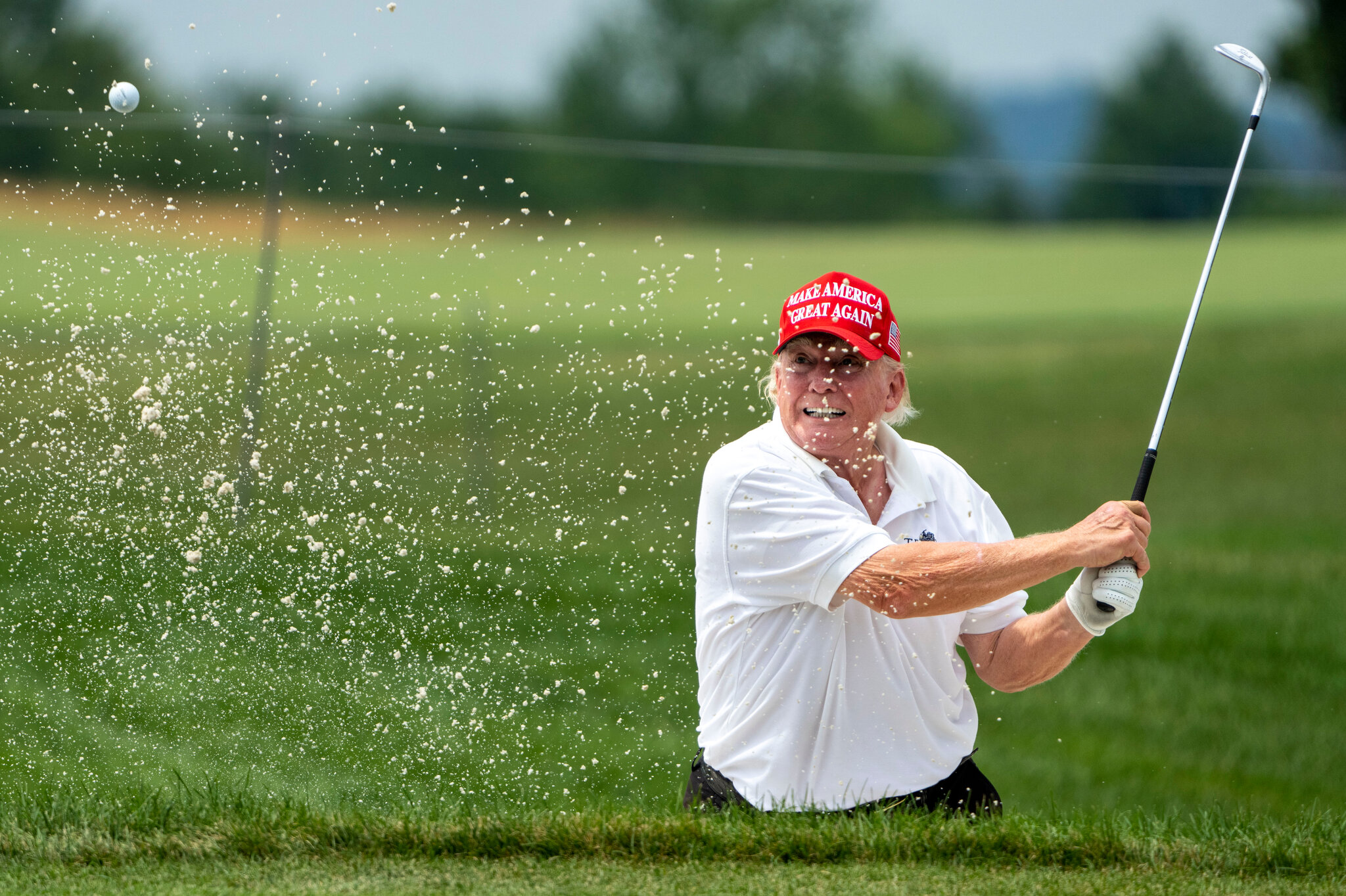 Photo: did trump play golf with bet