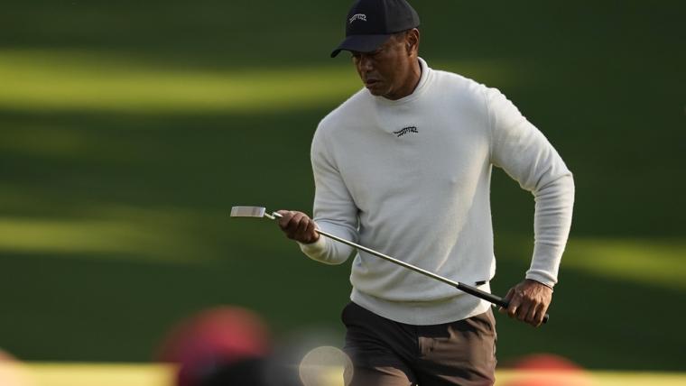 Photo: tiger woods golf bet roll of cash
