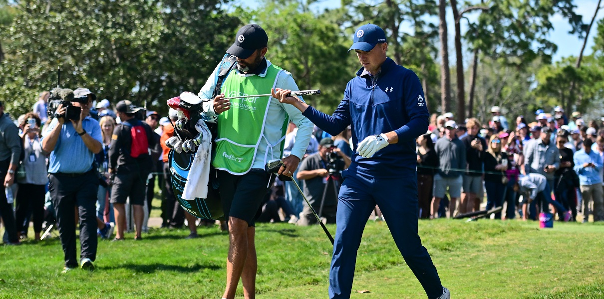 Photo: betting on teams in a golf tournament club event