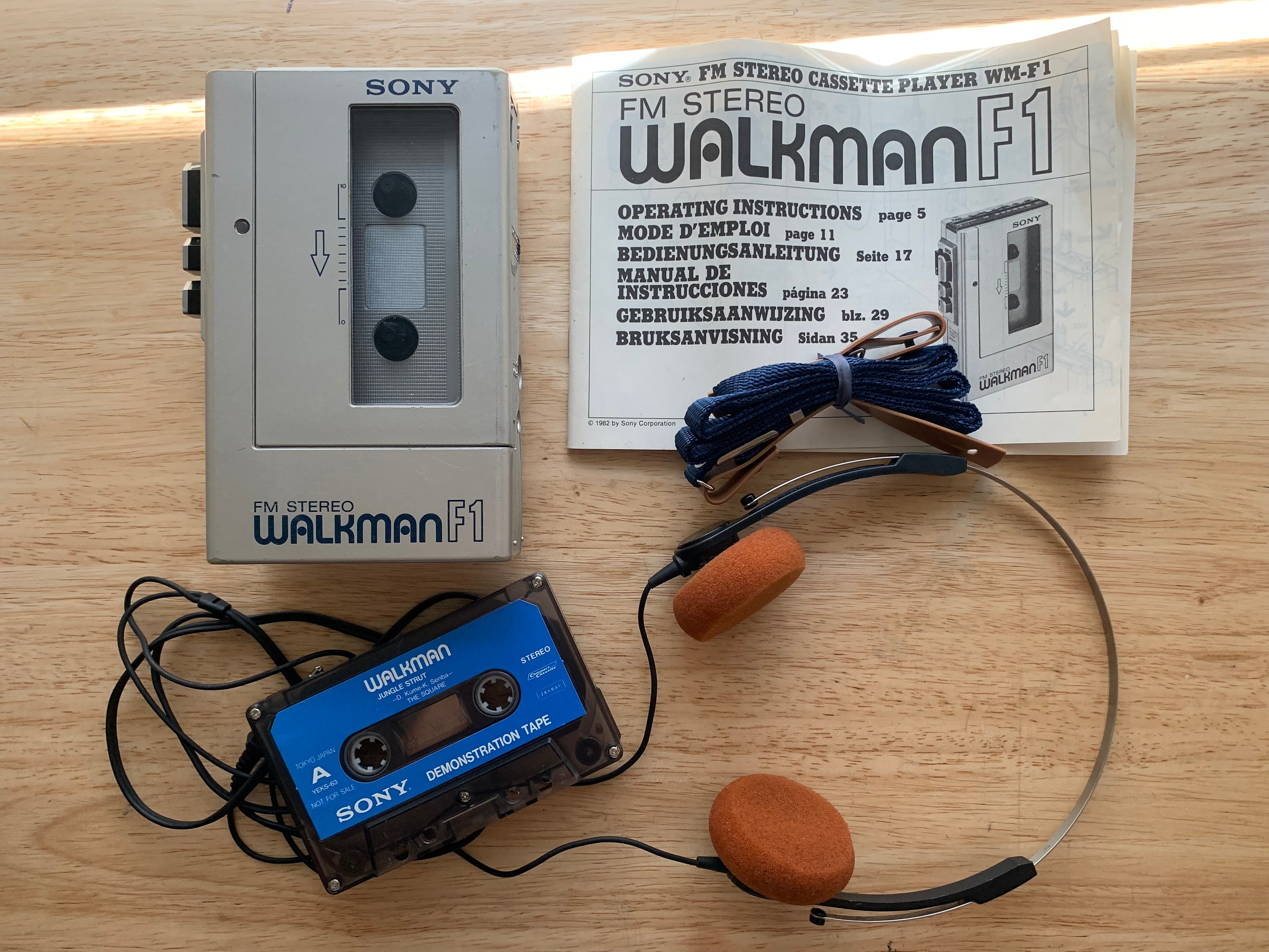 Photo: sony walkman f1