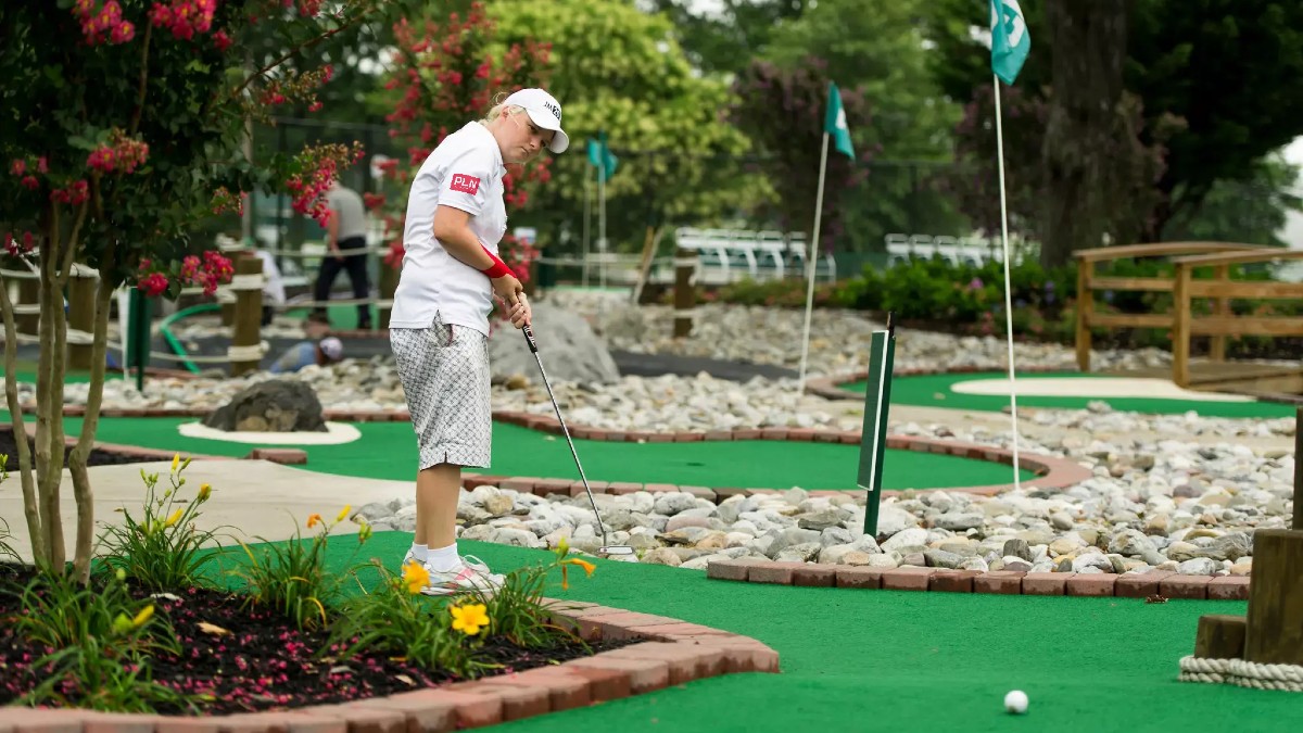Photo: how to bet on mini golf